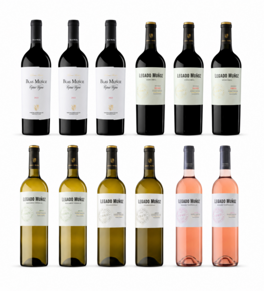 Lote de Bienvenida Club Familia Muñoz verano 2026 con 12 botellas